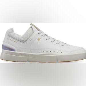 On The Roger Centre Court Women’s Tennis Sneakers Sz 9
NWOT
